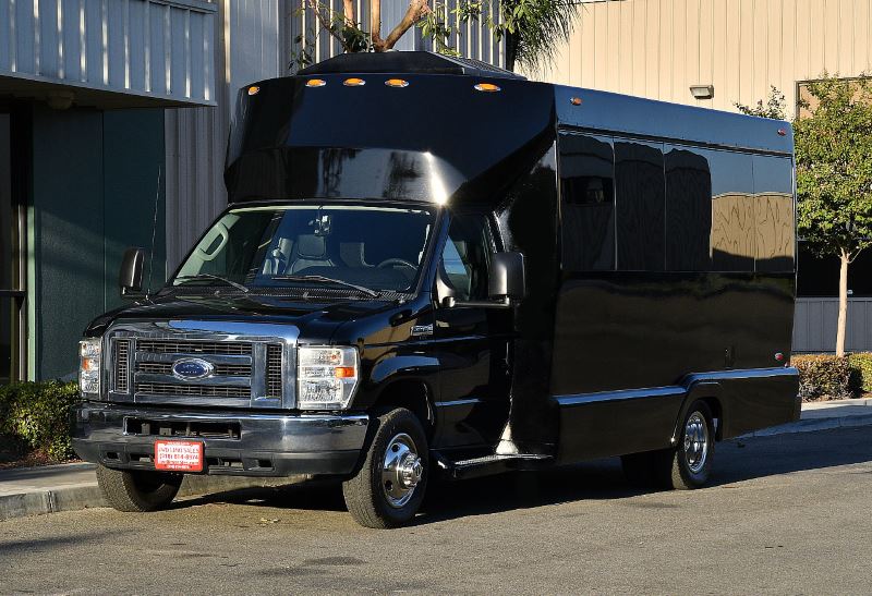 Dallas 25 Passenger Party Bus